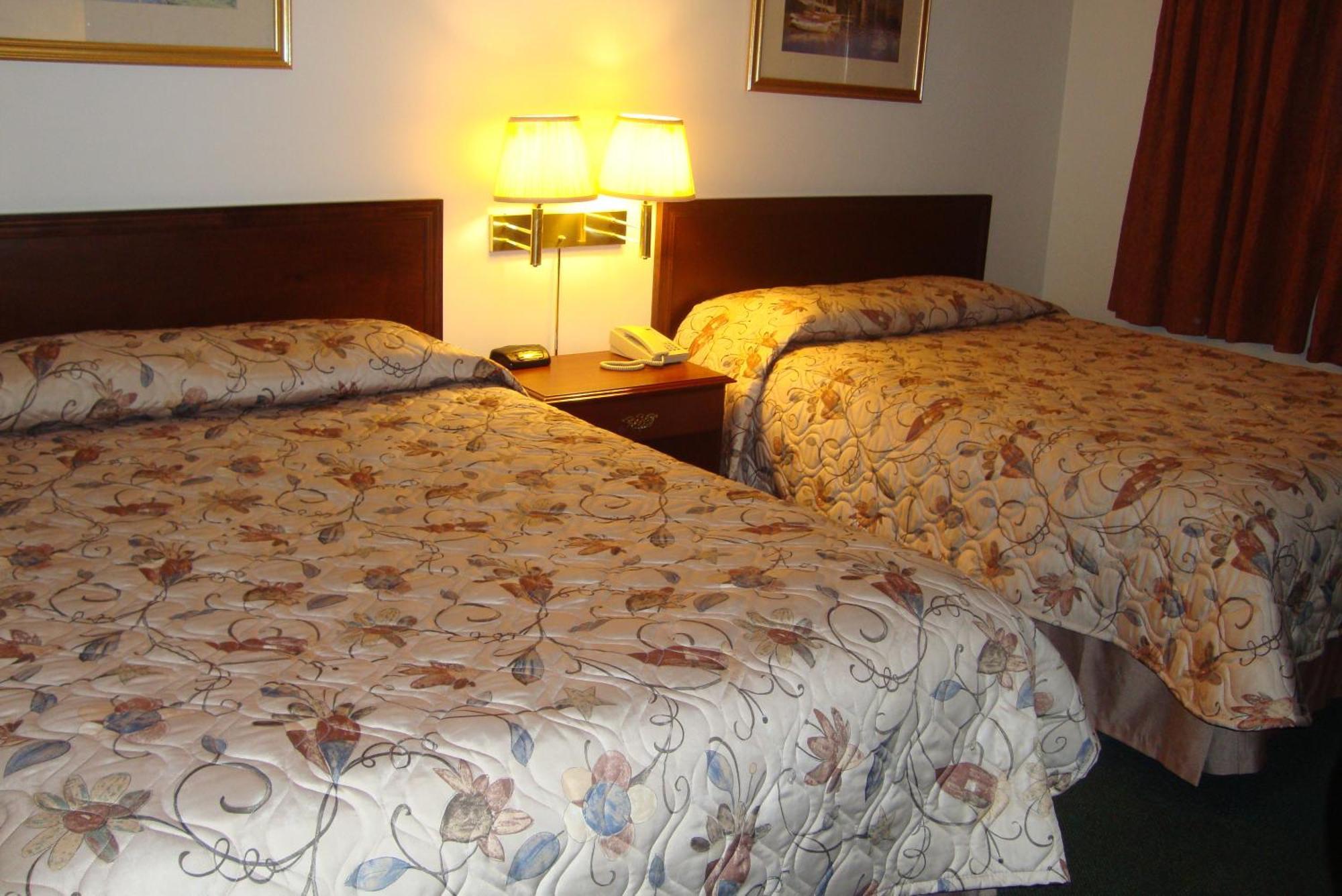 Royal Napanee Inn Greater Napanee ภายนอก รูปภาพ