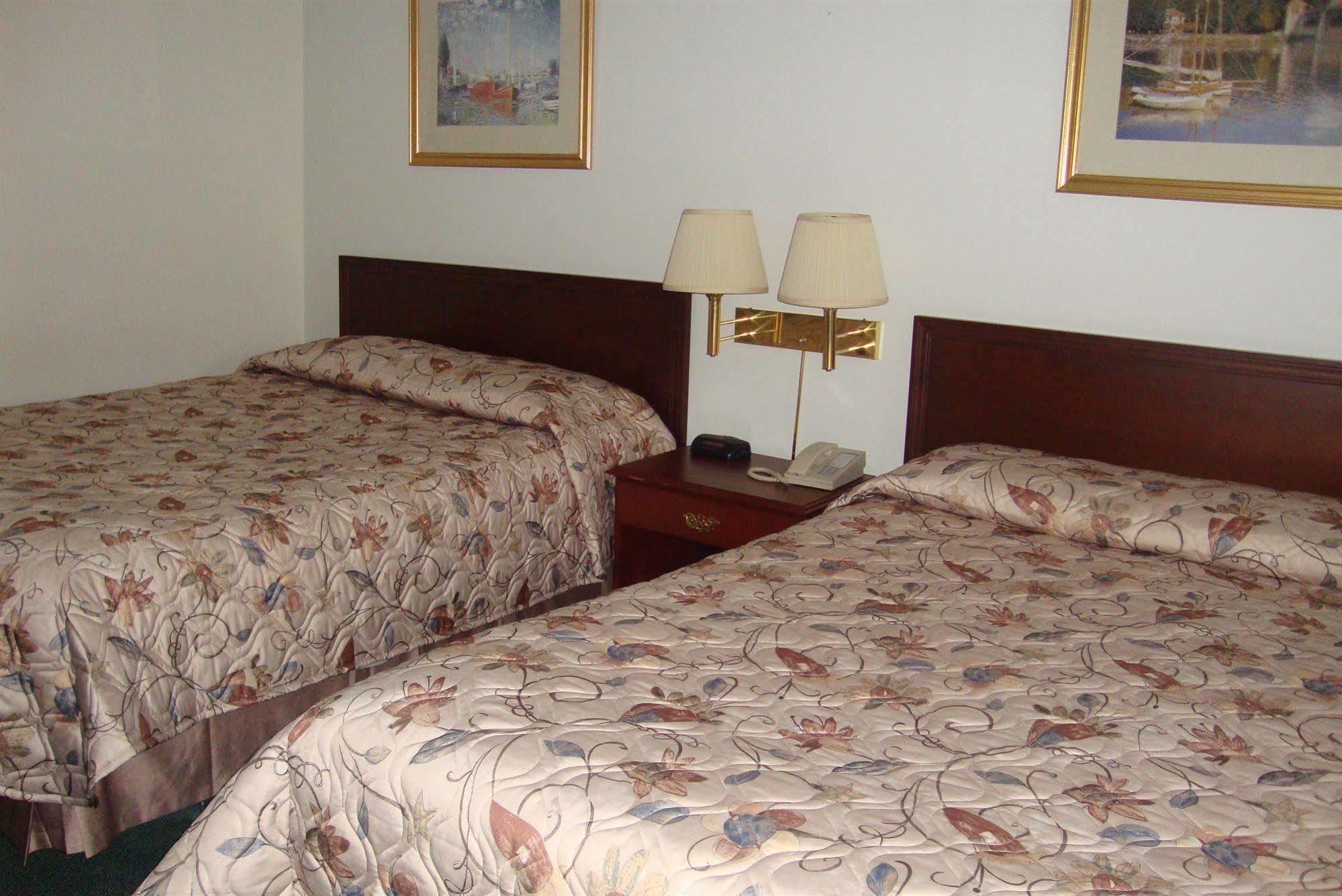 Royal Napanee Inn Greater Napanee ภายนอก รูปภาพ